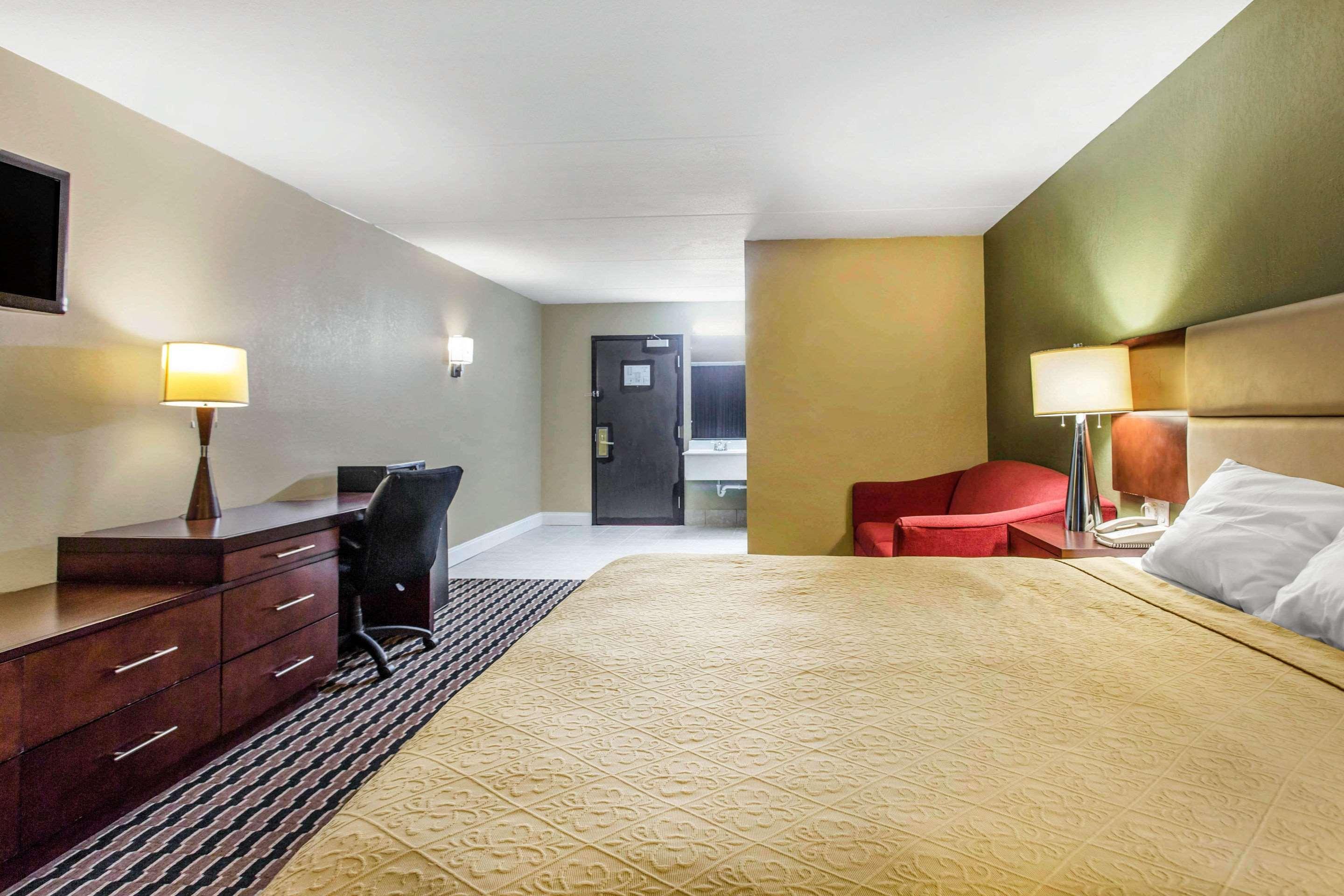 ซูเปอร์ 8 บาย วินด์แฮม แบตเทิลโบโร / ร็อกกี เมาน์ต Hotel Battleboro ภายนอก รูปภาพ