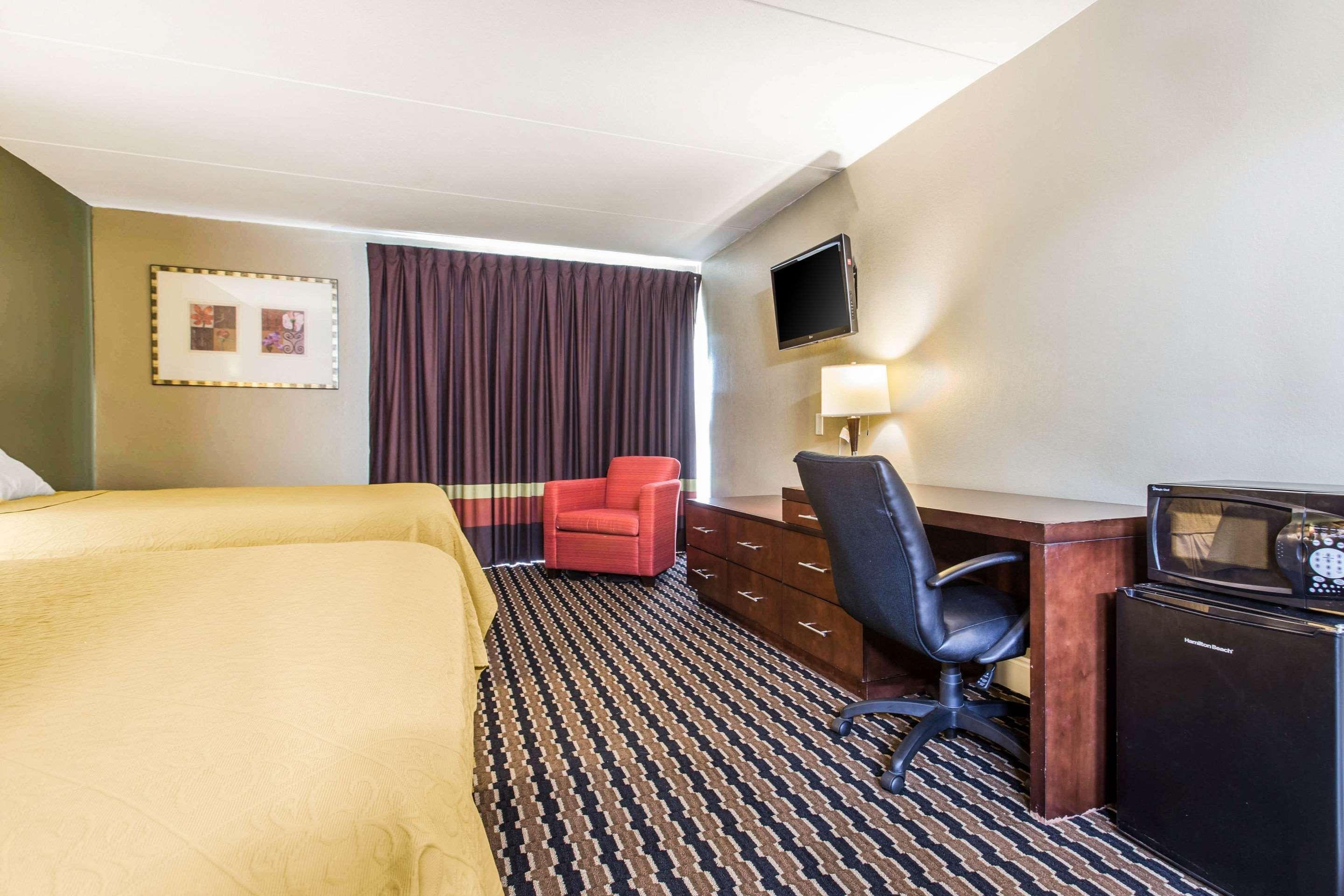 ซูเปอร์ 8 บาย วินด์แฮม แบตเทิลโบโร / ร็อกกี เมาน์ต Hotel Battleboro ภายนอก รูปภาพ