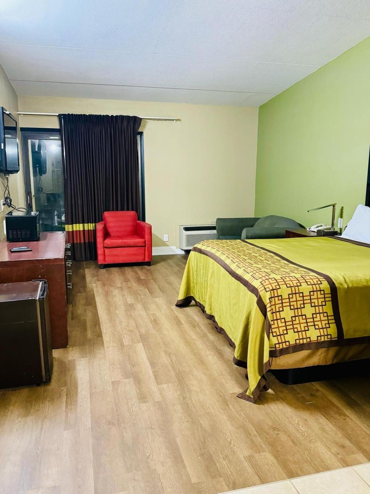 ซูเปอร์ 8 บาย วินด์แฮม แบตเทิลโบโร / ร็อกกี เมาน์ต Hotel Battleboro ภายนอก รูปภาพ
