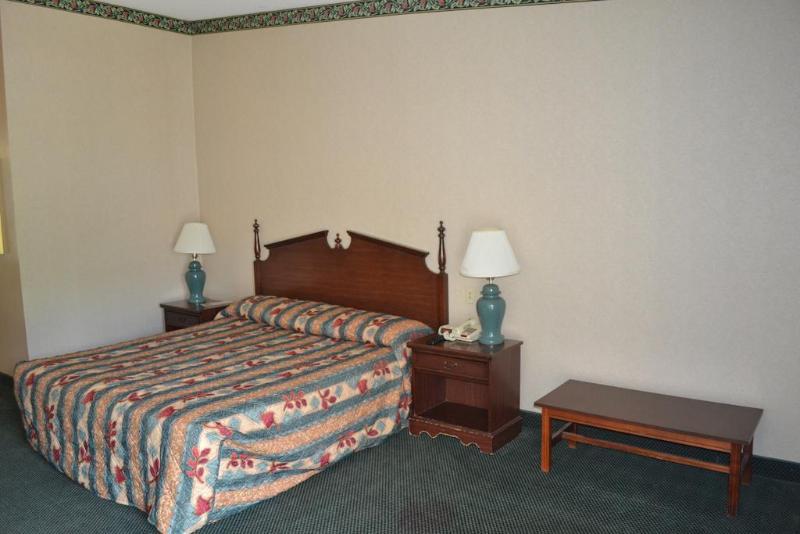 ซูเปอร์ 8 บาย วินด์แฮม แบตเทิลโบโร / ร็อกกี เมาน์ต Hotel Battleboro ภายนอก รูปภาพ
